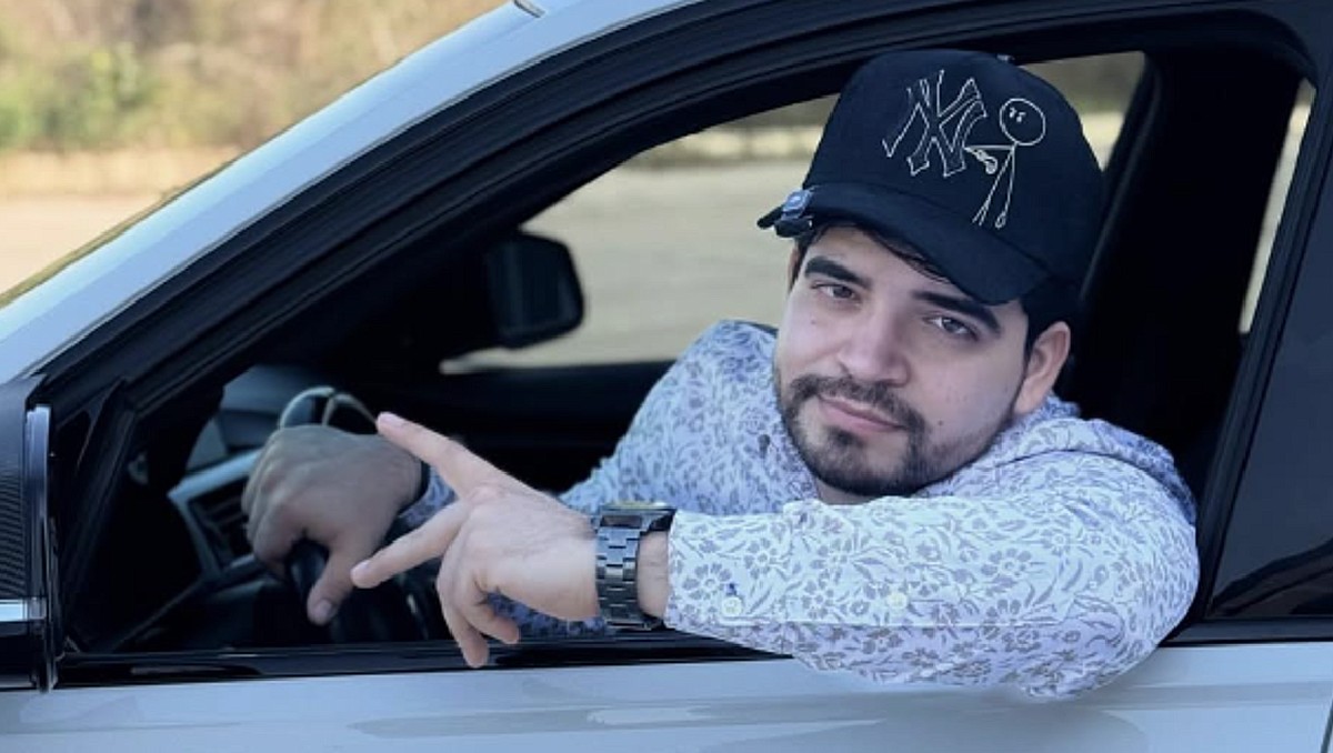 El influencer mexicano, César Gastélum, fue asesinado afuera de un restaurante de comida rápida (RS)