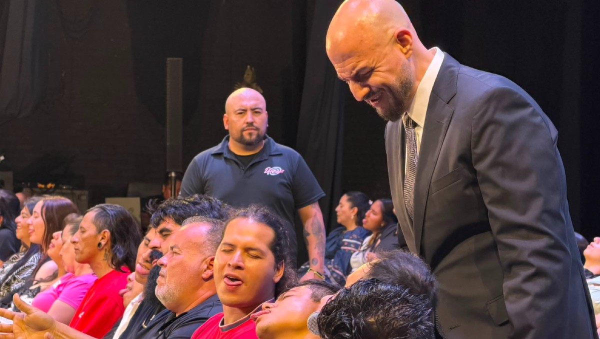 John Milton asegura que su método de hipnosis si tiene sustento e invita a quienes lo desacreditan a presenciar sus números (Cortesía Teatro Galerías)