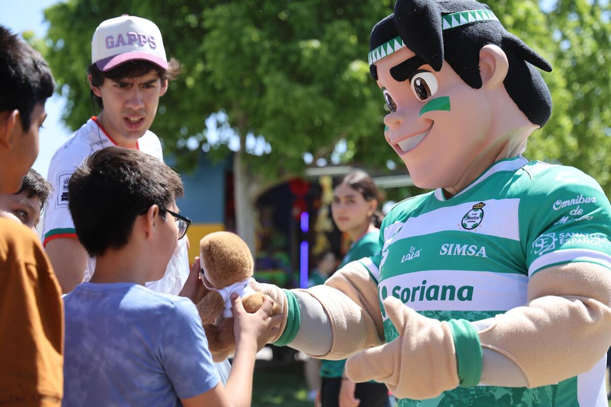 Santos Laguna celebra 19 años del programa Guerreros de Corazón. | Foto: cortesía de Club Santos.