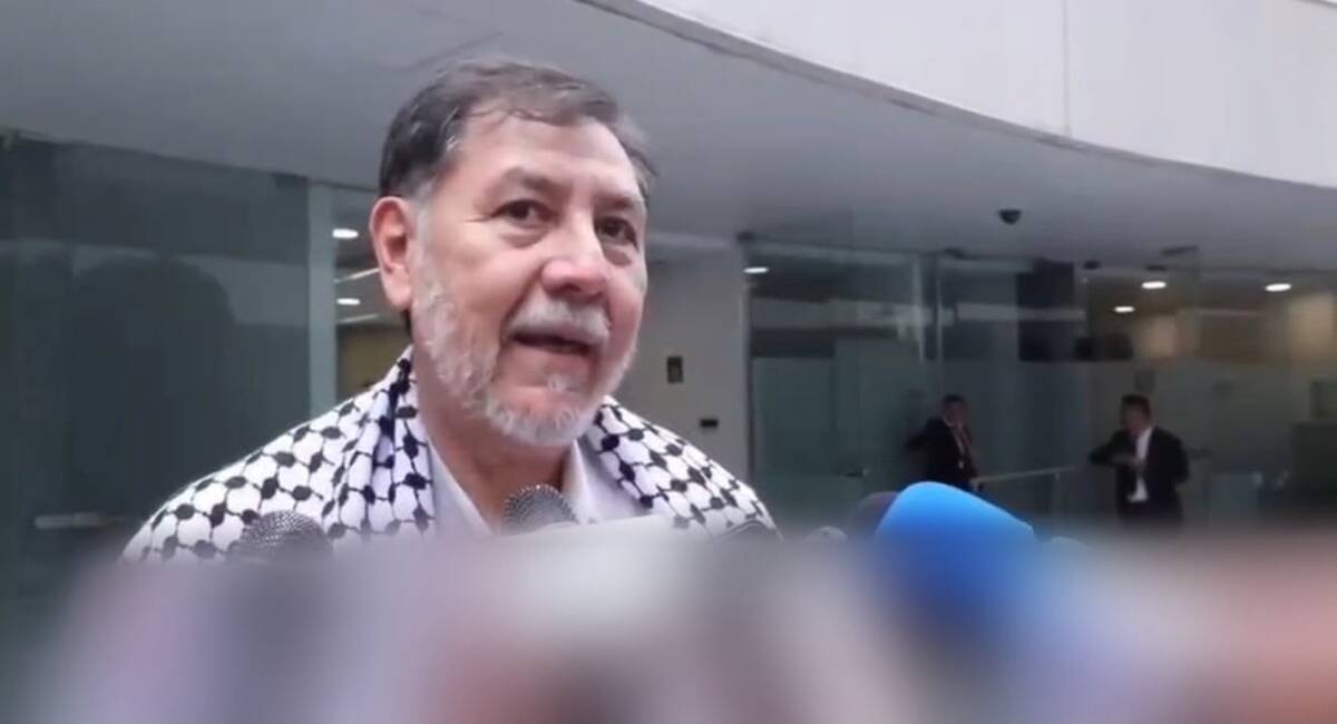 El senador e Morena pidió tener más cuidado al hablar porque en la actualidad todo es público.