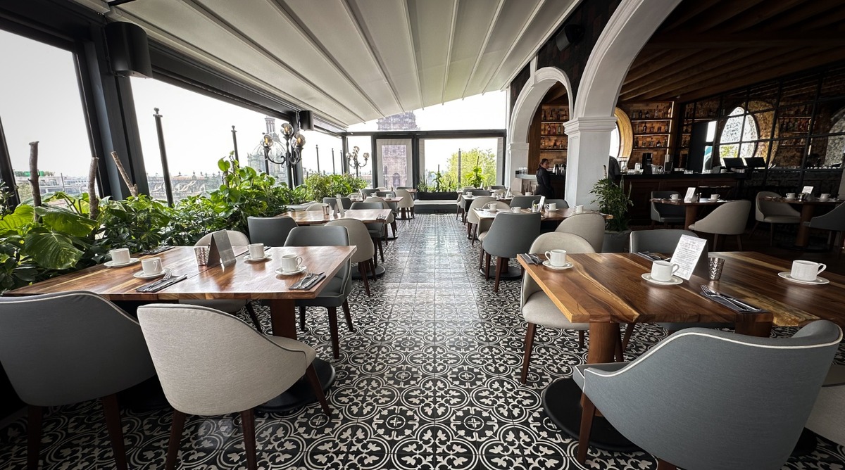 Una terraza para disfrutar las mañanas en el Centro Histórico / Especial