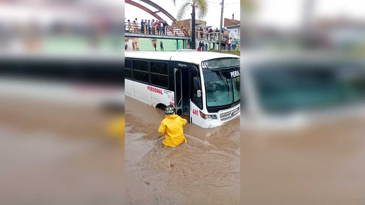 Tromba genera inundaciones y moviliza a Protección Civil en Durango. | Foto: cortesía de la Dirección Municipal de Protección Civil.