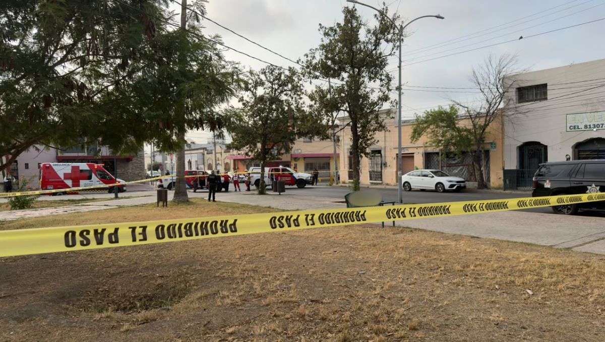 Hallan a hombre muerto tras asalto en Centro de Monterrey