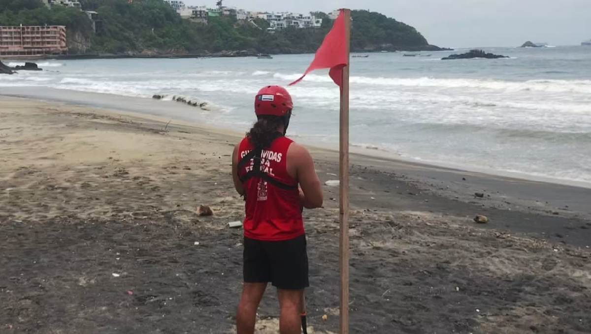 Playas de Manzanillo permanecen bajo vigilancia por nuevo evento de mar de fondo. | Especial