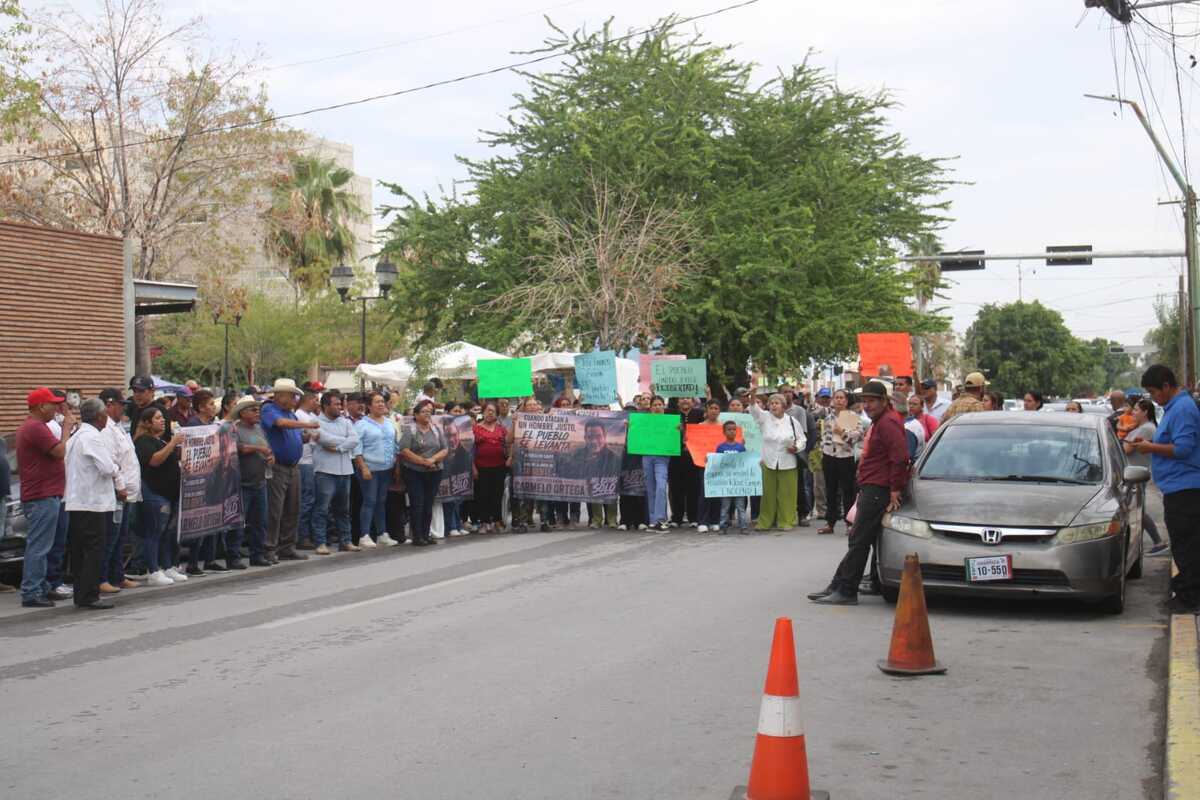Familiares, amigos e integrantes del sector agrícola  de Gómez Palacio realizaron una manifestación pacífica. | Foto: Rolando Riestra