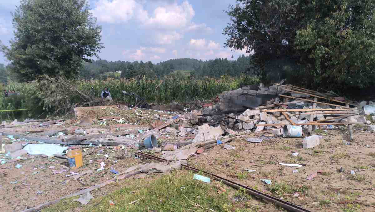Una fuerte explosión en un presunto polvorín clandestino de Zinacantepec dejó un fallecido y dos heridos. | Foto: Especial