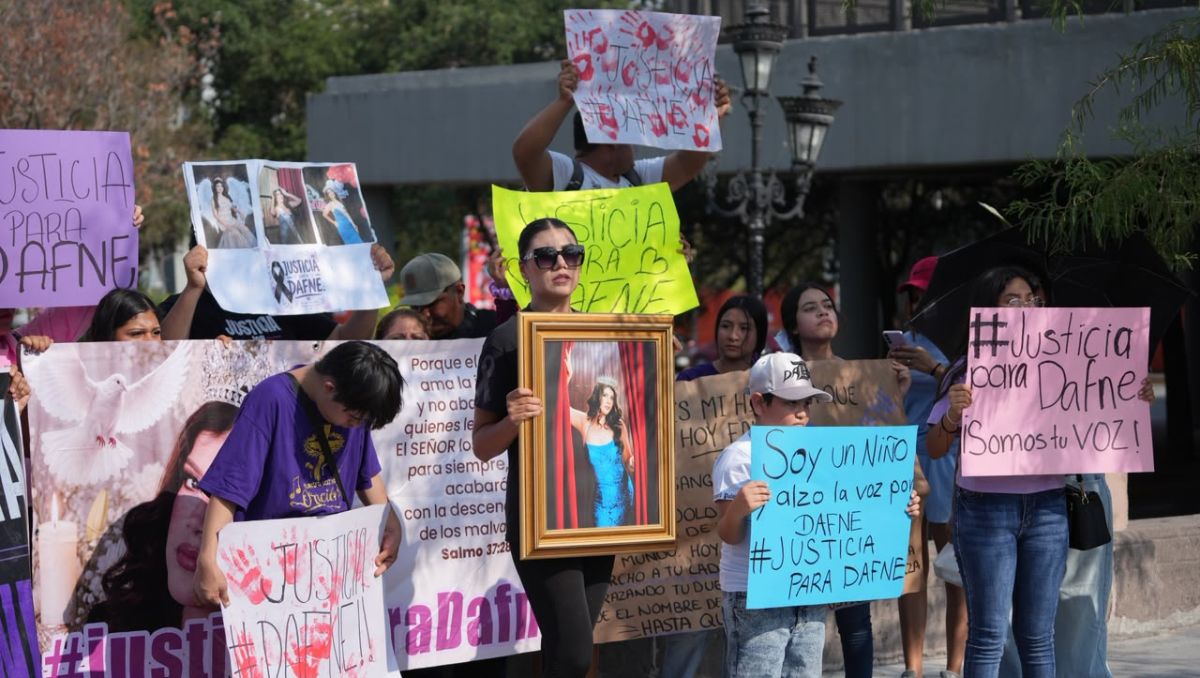 El grupo de manifestantes se congregó en la Explanada de los Héroes en Monterrey. |Jorge López