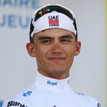 El ciclista mexicano Isaac del Toro renovó su contrato con su equipo UAE hasta el 2031, así lo anunciaron en redes sociales.