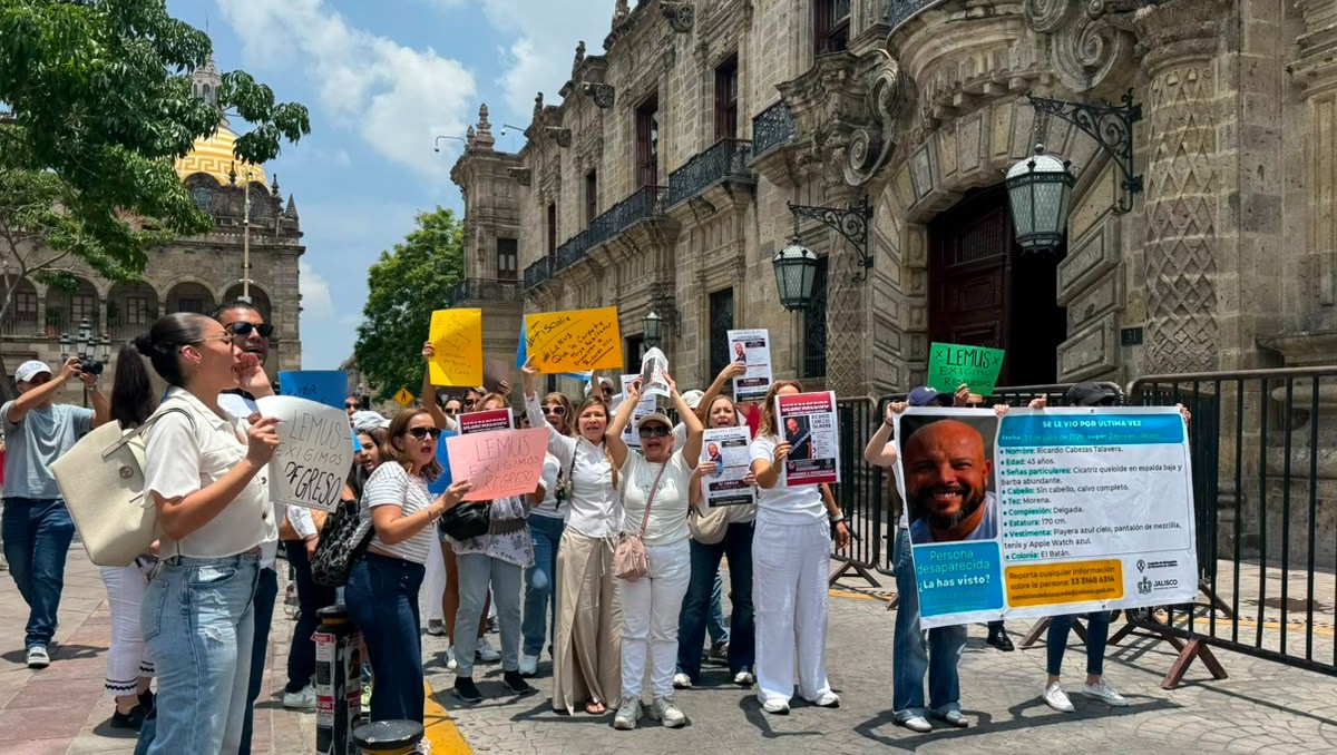 La manifestación por la localización del empresario Ricardo Cabezas se realizó en el Centro de Guadalajara (Tony Martínez)