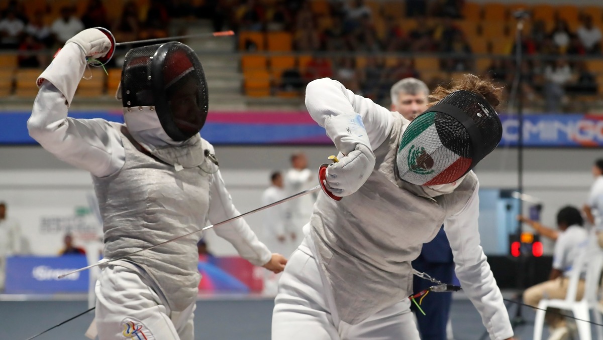 México continúa con su cosecha de medallas y lidera la esgrima en los Juegos Centroamericanos. (Agencia EFE)