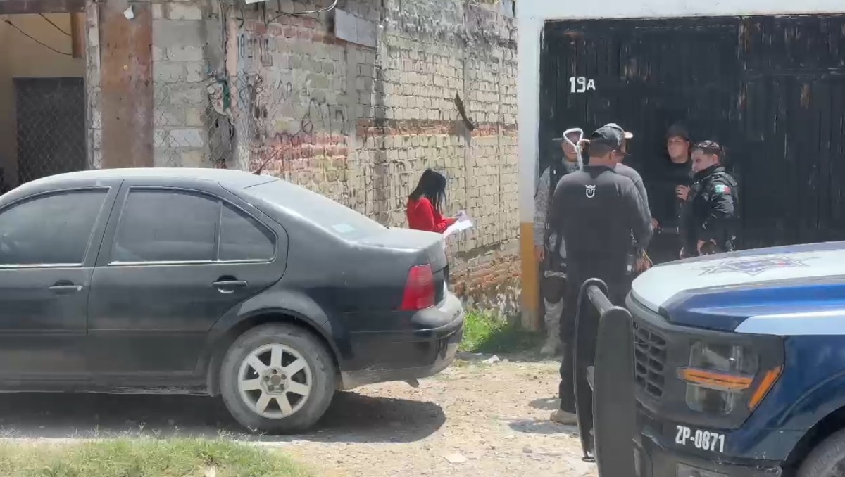 Policías de Zapopan y personal de Protección Animal llegaron a la colonia donde fue ataque del perro Canelo (Juan Carlos Munguía)