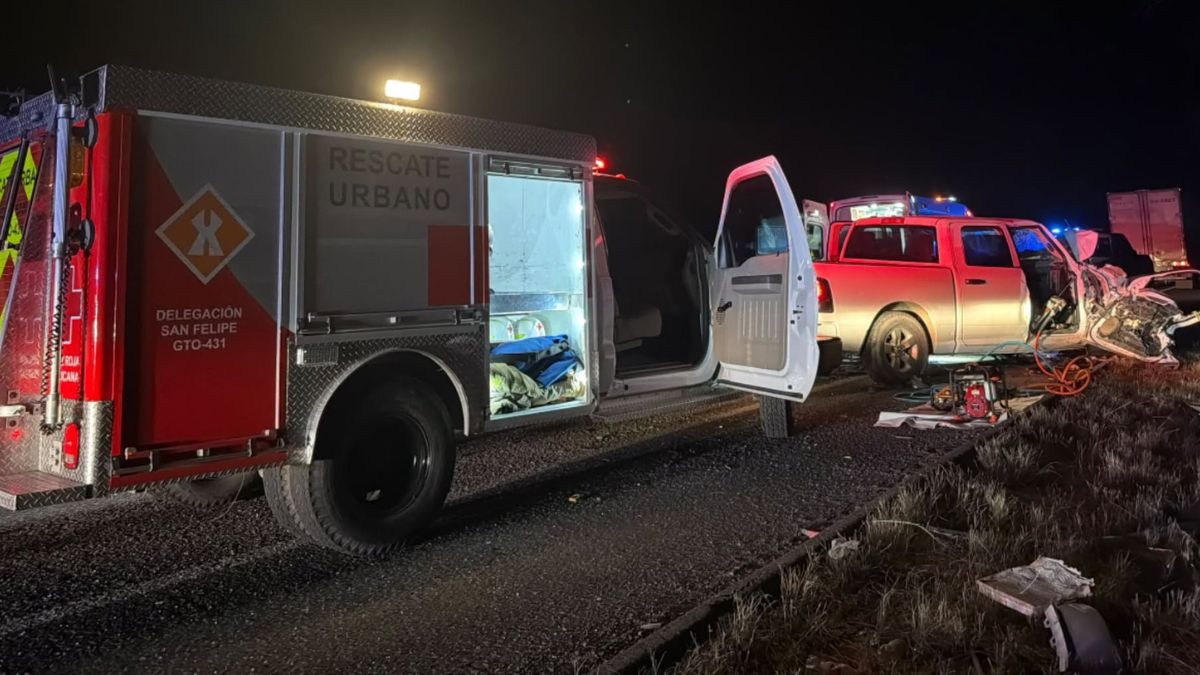 Para el rescate se hizo uso de equipo hidráulico especializado. | Cruz Roja Mexicana Delegación San Felipe, Guanajuato.