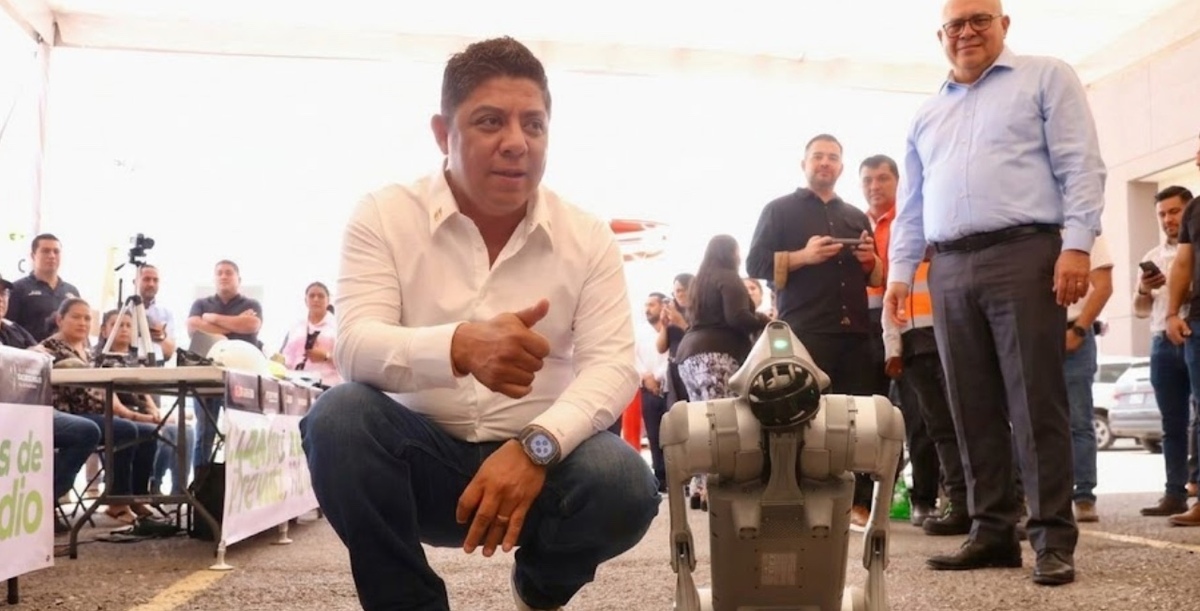 Ricardo Gallardo presentó los primeros perros robot del estado, que funcionarán como primeros respondientes tecnológicos | Especial