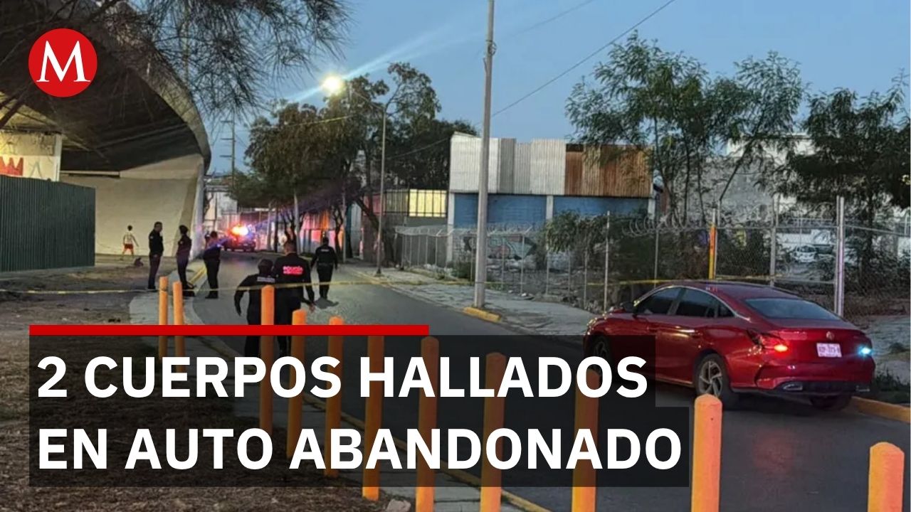 Descubren 2 cadáveres con signos de violencia en auto abandonado en Monterrey