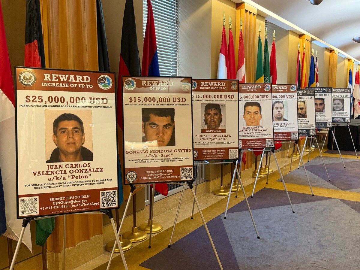 El funcionario estadunidense destacó las recompensas por la captura de 'El 03' y sus colaboradores. | Especial