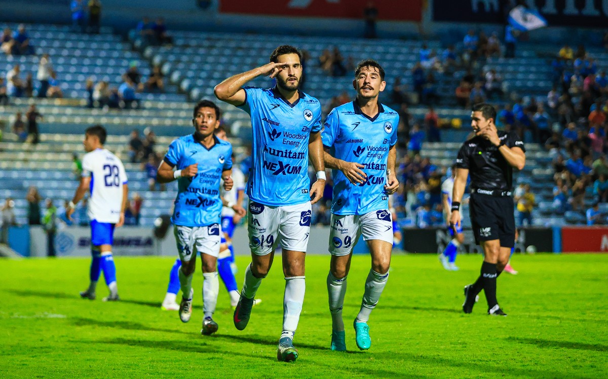 Jugadores de la Jaiba Brava celebran uno de los goles ante Cruz Azul Hidalgo. | Club Jaiba Brava