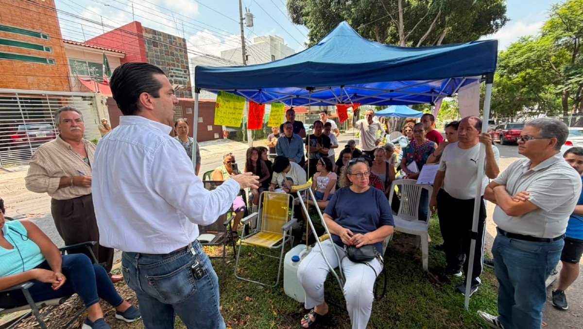 Mauro Lomelí se reunió con vecinos de Mirador de San Isidro (Cortesía)