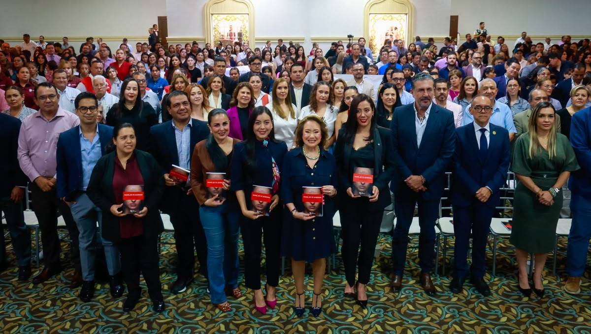 La ministra abordó la crisis de orfandad por feminicidio durante la presentación de su libro. | Especial