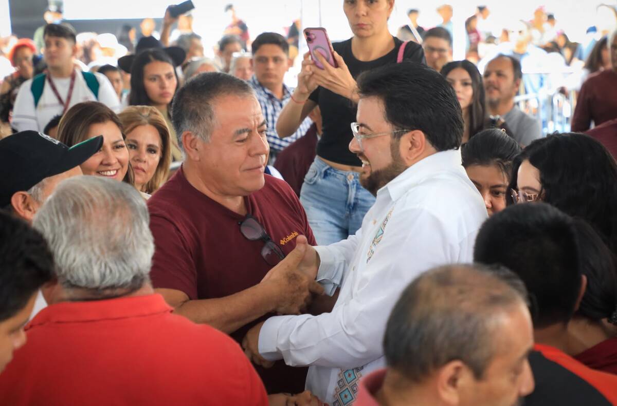 Sheinbaum promete plan de bacheo para Naucalpan y entrega apoyos del Bienestar. | Especial