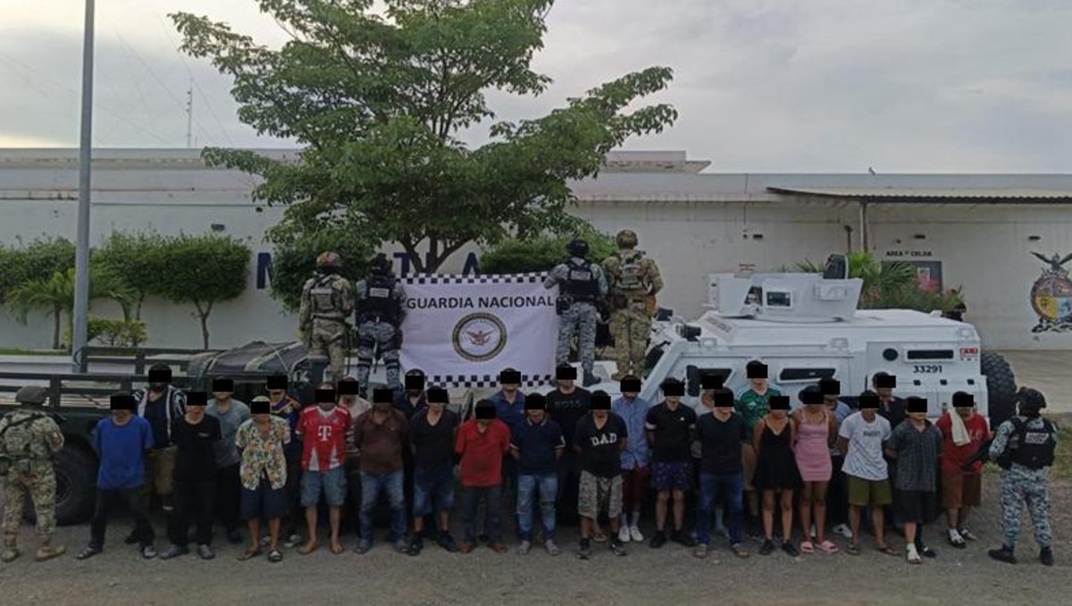 Fueron detenidas 28 personas en Mazatlán, Sinaloa. | Foto: Especial