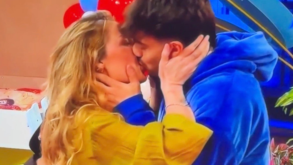 Fede Vigevani y Gema Garoa se besan | Foto: Especial