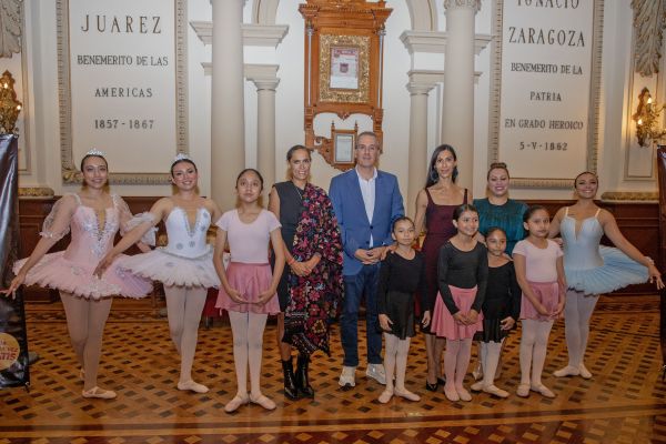 La bailarina confesó que volver a Puebla  es una experiencia maravillosa porque  puede disfrutar  de la gente. MELANIE TORRES