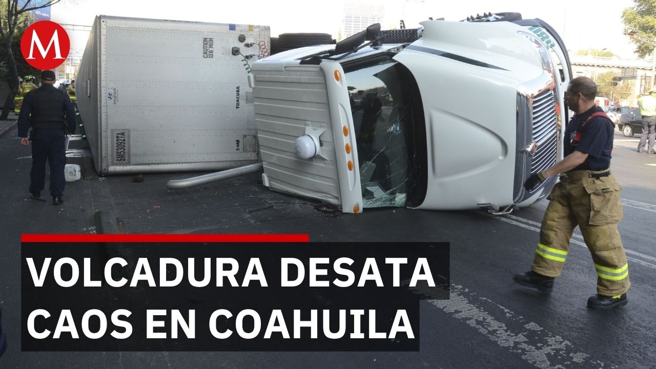 La carretera 57 quedó cerrada luego de que un tractocamión terminara volcado en Coahuila