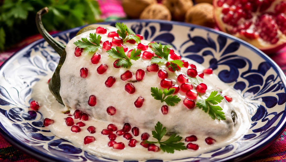 Ingredientes para hacer una cremosa nogada (IA)