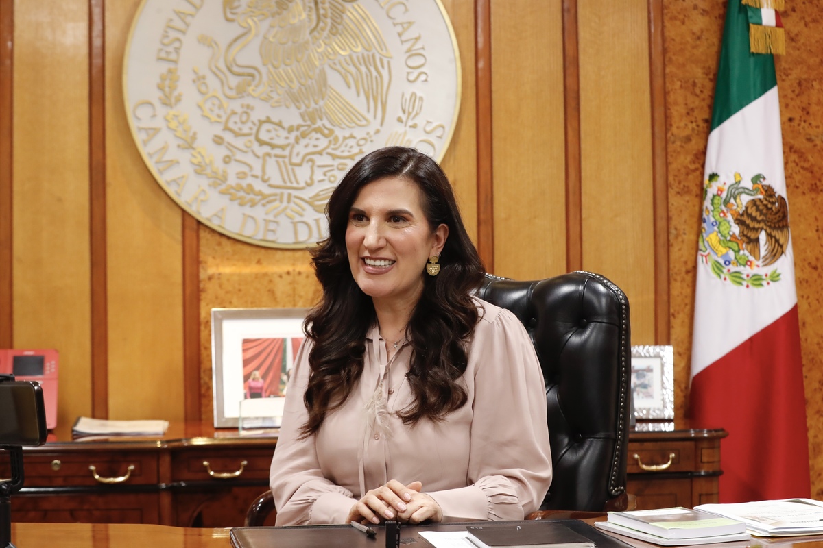Kenia López Rabadán entrega saldos al cierre del periodo legislativo en la Cámara de Diputados. | Foto: Dalycsa Villegas