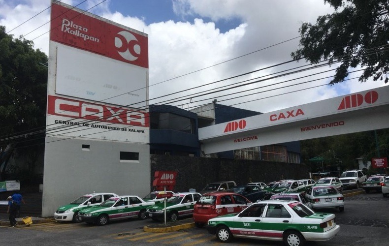 Un policía municipal resultó herido en la cabeza tras el forcejeo y debió ser trasladado a un nosocomio cercano. | Redes sociales