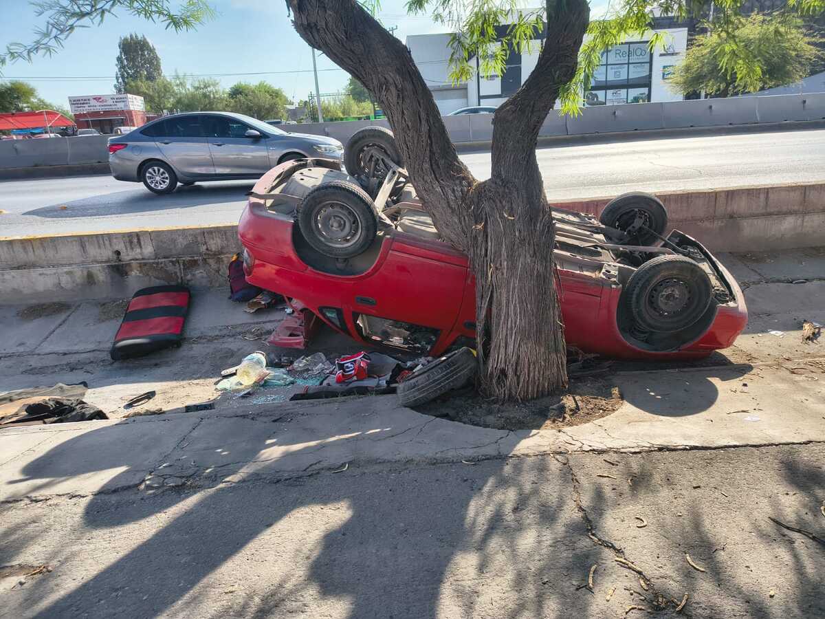 Resultó ileso aunque su vehículos presentó cuantiosos daños materiales. (Foto: Eunice Muñoz)