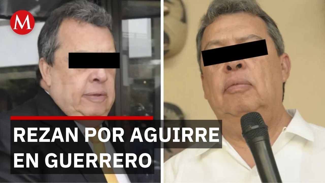 Amigos rezan por Aguirre mientras padres de normalistas lo acusan de destruir evidencias