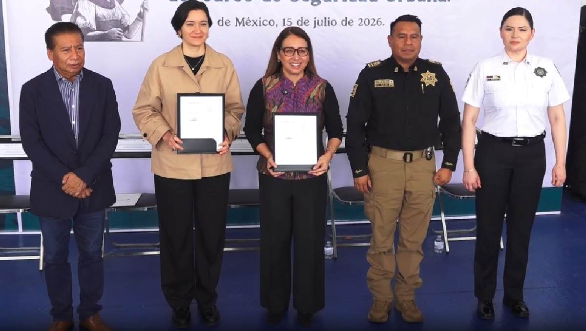 Azucena Cisneros durante el encuentro con autoridades federales y estatales. | Especial
