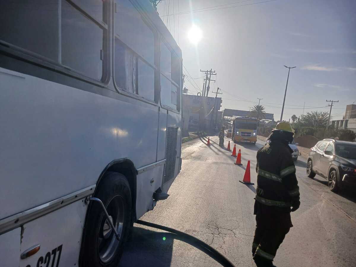 Se trata de un camión de la ruta Sur Panteones. | Fotos de Protección Civil y Bomberos de Torreón