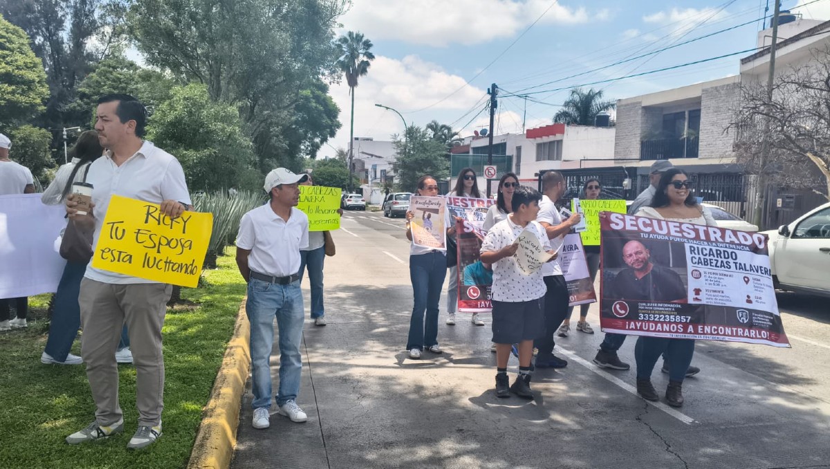Un grupo de familiares y amigos de Ricardo Cabezas se manifestó en Guadalajara (María José Camarena)