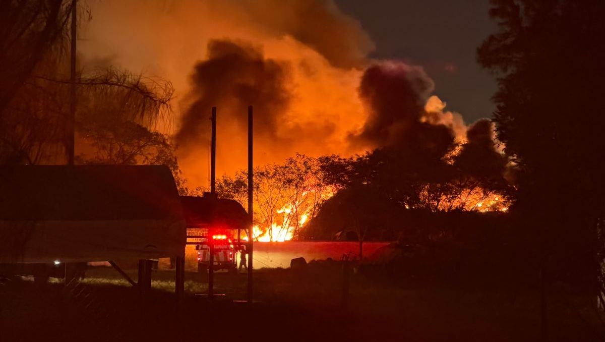 El siniestro movilizó a Bomberos, Protección Civil y policías municipales | Miranda Arias