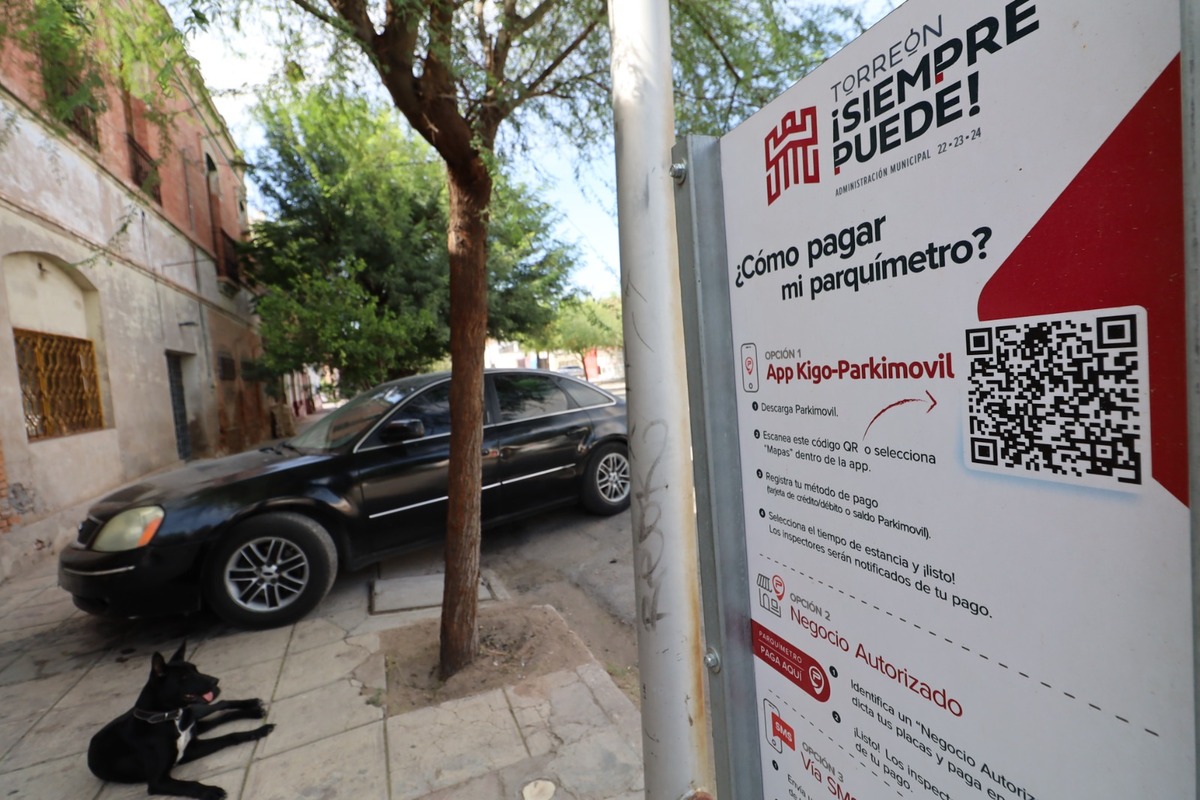 Torreón: personal auxiliará a usuarios con parquímetros digitales. | Verónica Rivera.