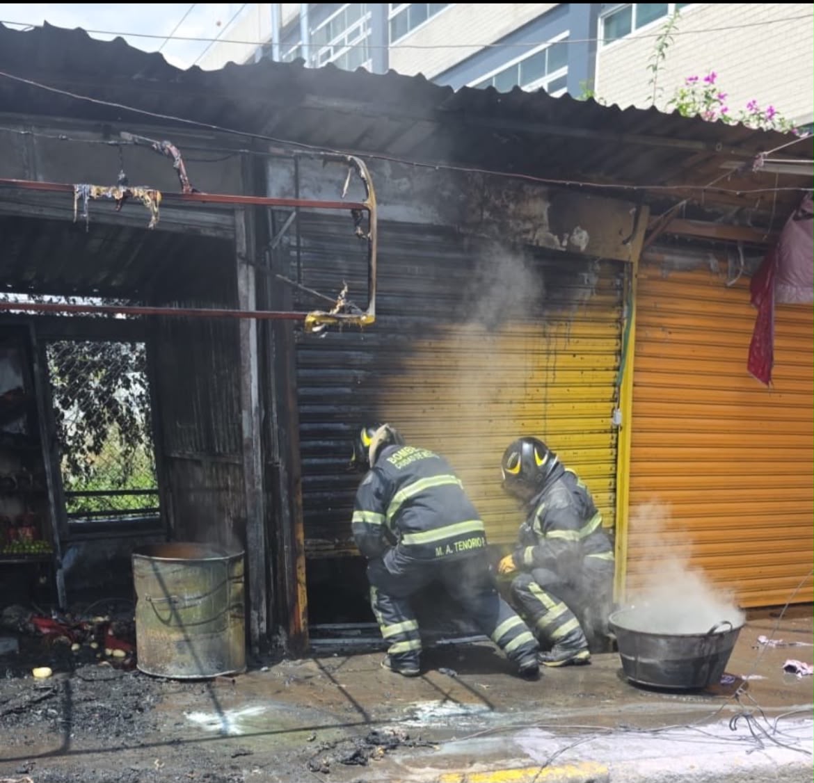 Bomberos de la Ciudad de México acudieron al lugar. (Foto: especial)