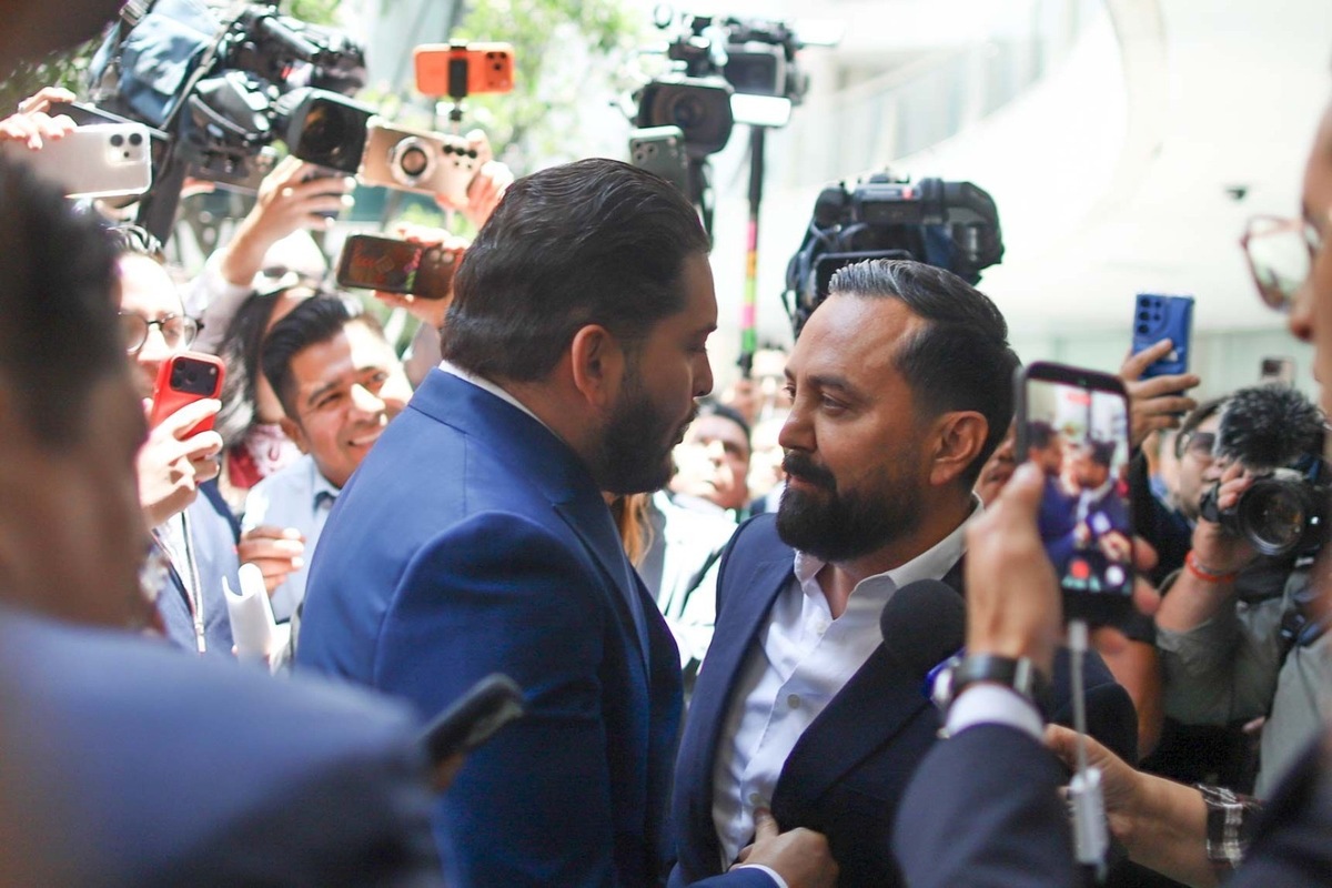 Carlos Eduardo Gutiérrez Mancilla, del PRI, y Arturo Avila, de Morena, se confrontaron. | Foto: Cuartoscuro