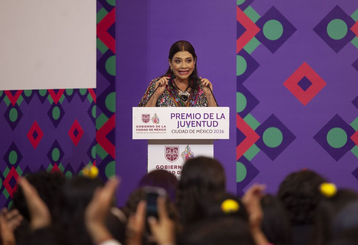 Clara Brugada en la entrega del galardón Premio a la Juventud 2026. | Foto: Cuartoscuro / Andrea Murcia