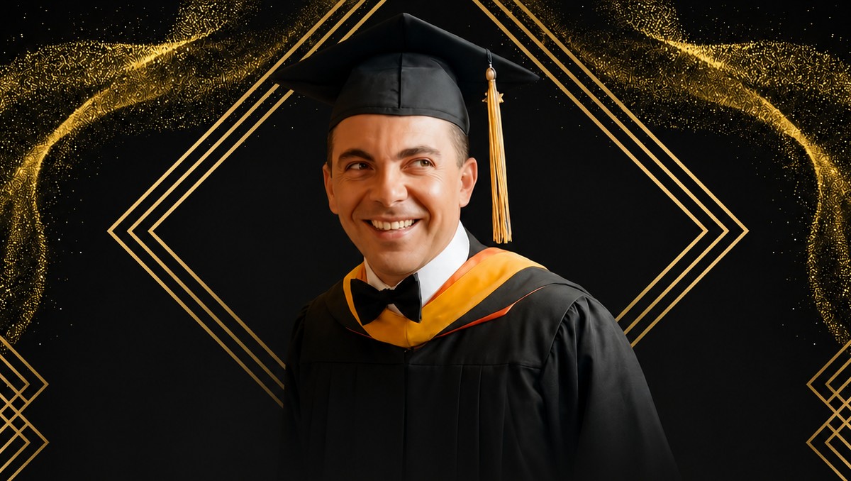 Cristian Castro se gradua de preparatoria a los 51 años (TikTok: @lloviendoestrellas74)