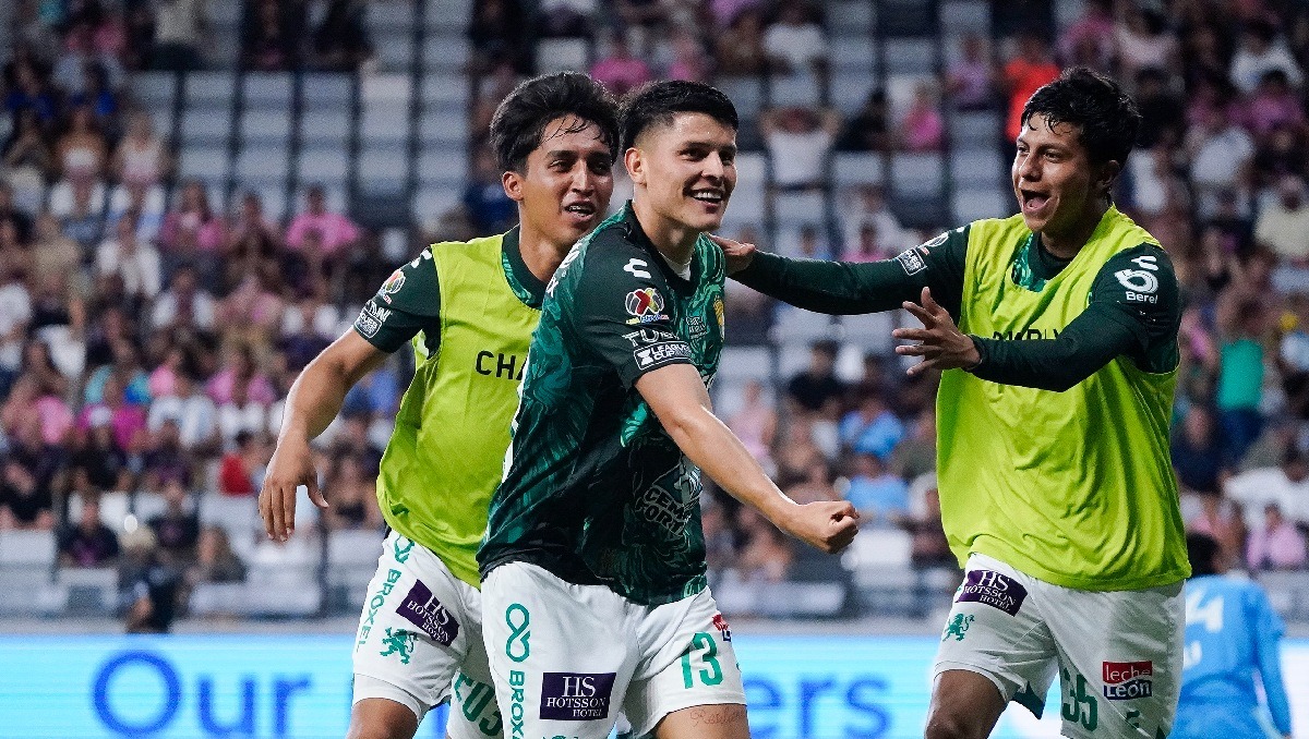 Daniel Arcila celebra uno de sus dos goles en la remontada del León sobre el Inter Miami en la Leagues Cup. (Imago7)