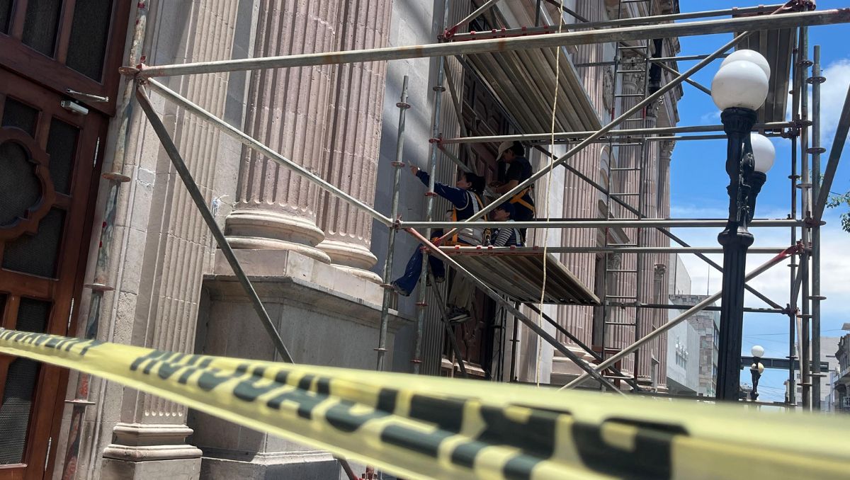Especialistas de la Ciudad de México realizan un levantamiento de las condiciones de la Catedral de Tampico. (Yazmín Sánchez)