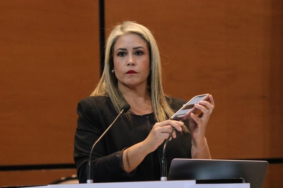 Paulina Rubio exigió al INE intervenir para detener los actos masivos y la colocación de propaganda. | Foto: Especial