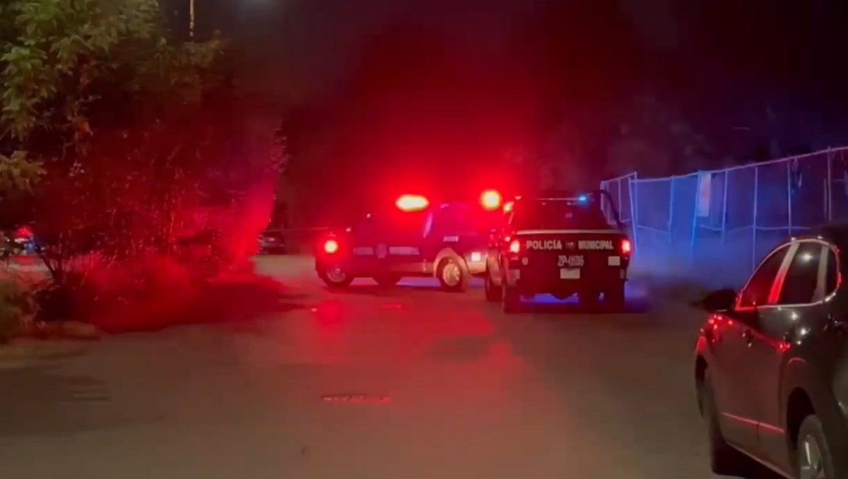 Policía de Zapopan atendió el reporte de un auto abandonado en La Cima (Vicente Torres Alfaro)