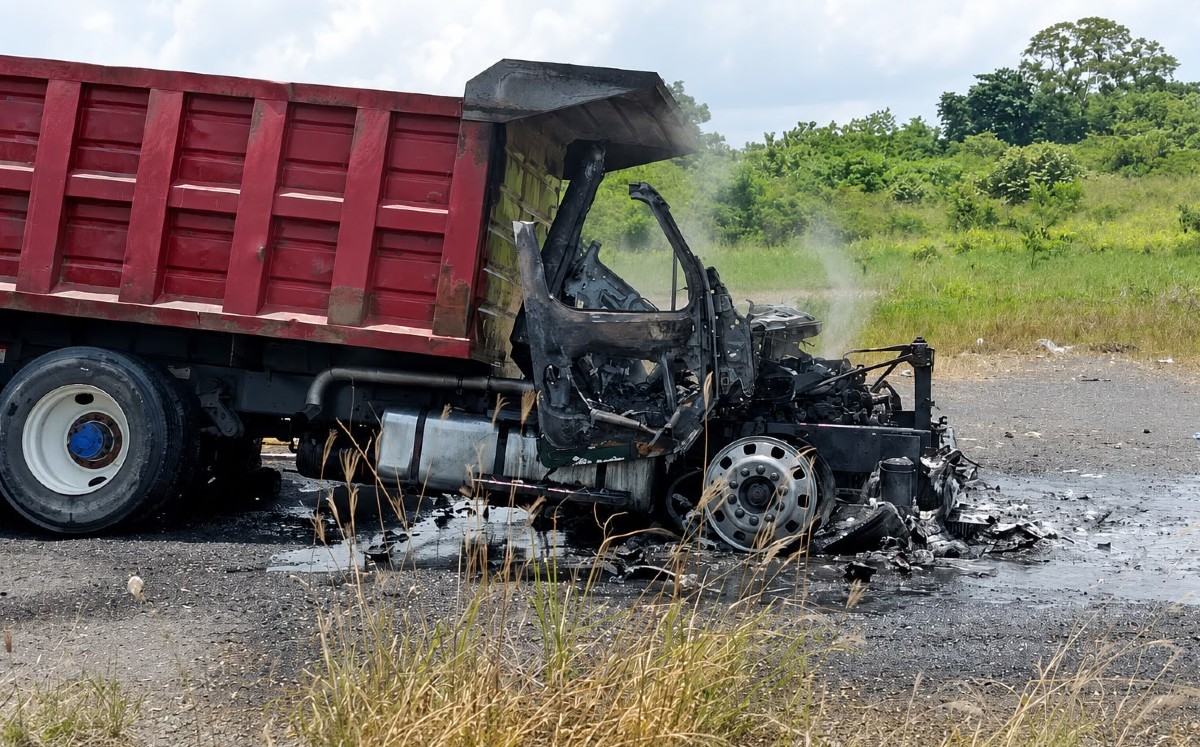 Quema de vehículos en Tuxpan, Veracruz es investigada. | Isabel Zamudio