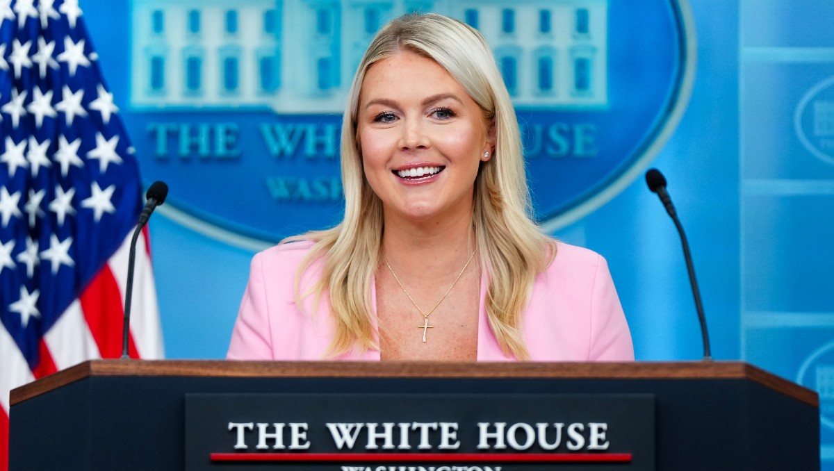 La secretaria de prensa de la Casa Blanca Karoline Leavitt en la sala de prensa de la sede presidencial en Washington. | AP