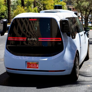 Waymo cuenta con casi 4000 autos autónomos en las calles de Estados Unidos