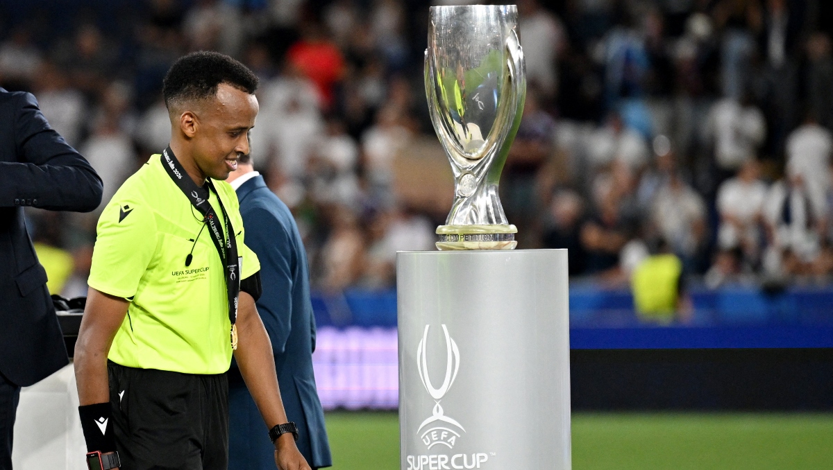 Árbitro somalí que no pudo entrar a Estados Unidos asegura que la Supercopa fue 'su Mundial' (Reuters)
