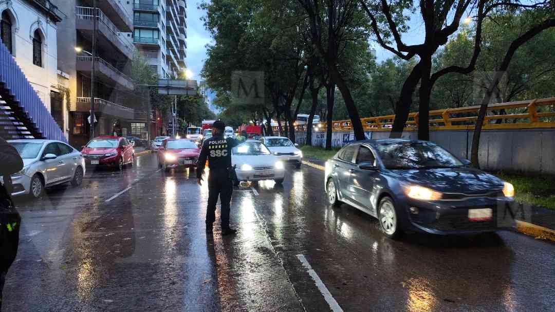 Automovilistas reportaron los hechos a elementos de la SSC. (Foto: Jorge Becerril)